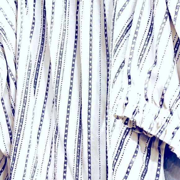 NWOT, Sweet/Nicely Constructed Little Crop Top - Picture 6 of 8